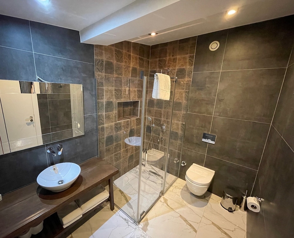 Feri Suites - Image 94