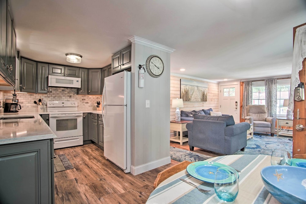 Walk to Beach: Home w/ Grill in South Yarmouth view 5
