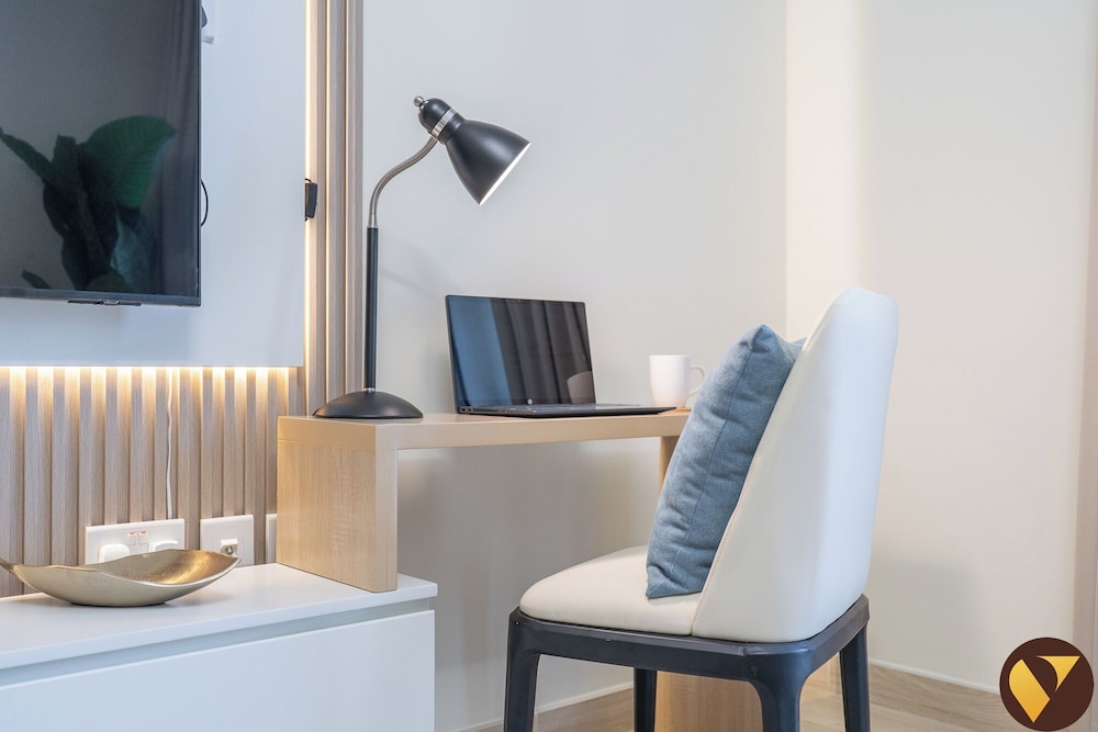 Elegant 2BR Canal View Near Dubai Mall