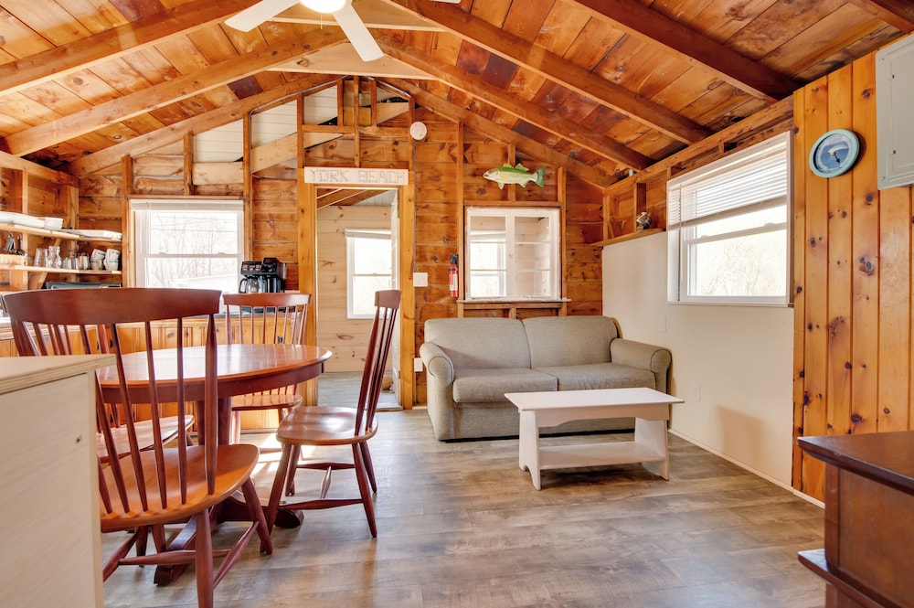 Walk to Long Sands Beach: Cottage w/ Fire Pits!