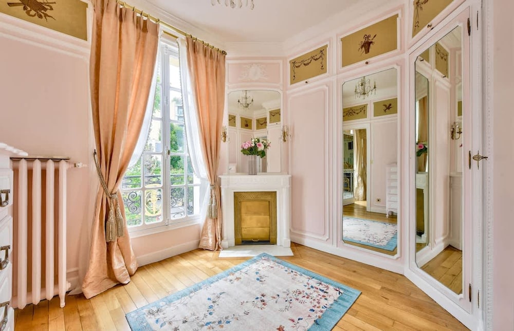 Noble Luxury Residence in the Heart of Paris