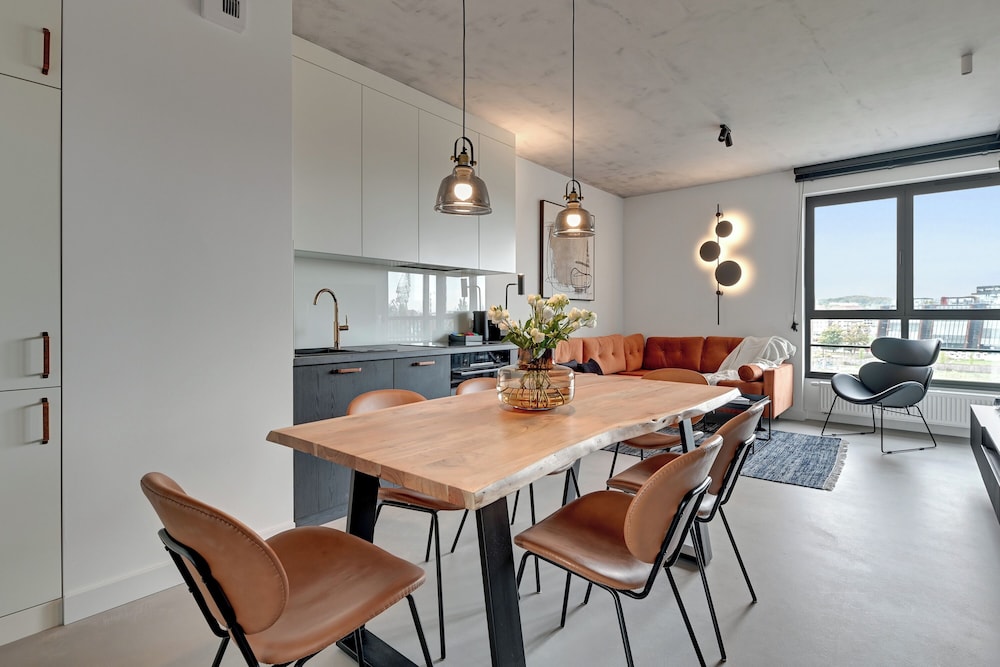 Doki Living - Foodhall & Parking by Downtown Apartments