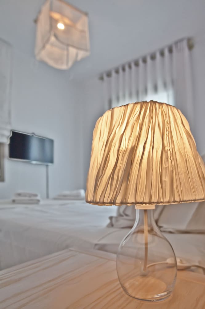 White Tinos Luxury Suites photo 4