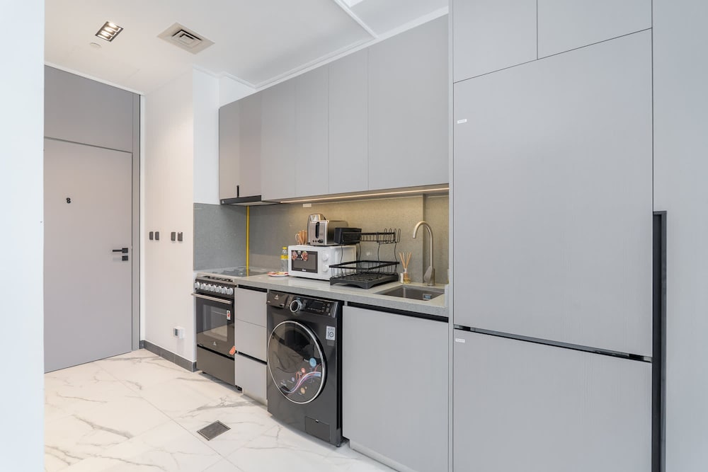 Modern and Stunning Studio in MAG 910 MBR City