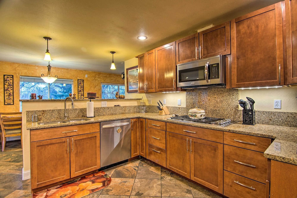 Modern Creekside Home: 9 Mi to Downtown Denver - Property Image 22