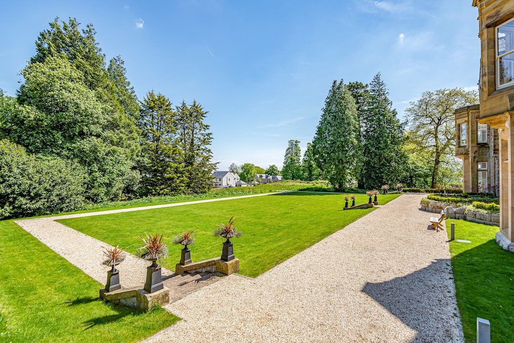The Lucy Suite Stone Cross Mansion