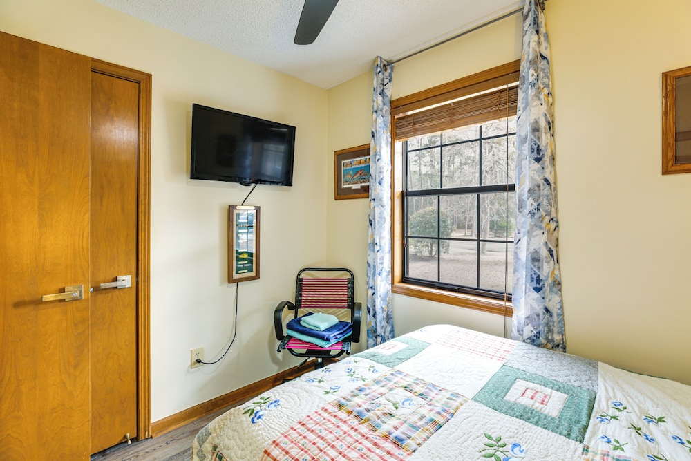 Cozy Home w/ Fenced Backyard in Sunset Beach!
