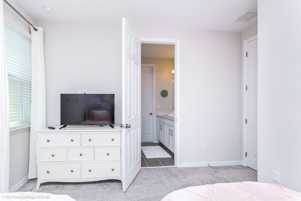 Fabulous 9 Bed 6,5 Ba Villa Games, Pool & Spa 9063srl - Image 5