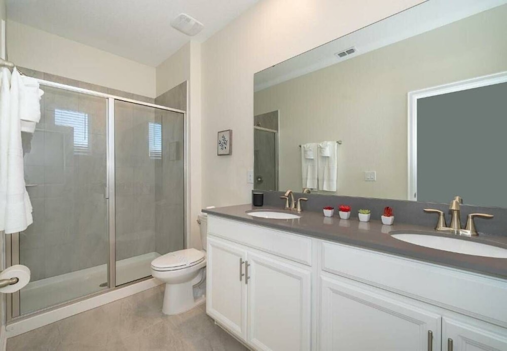 Sleeps 17 - Luxury 6bdhome With Pool Storey Lake