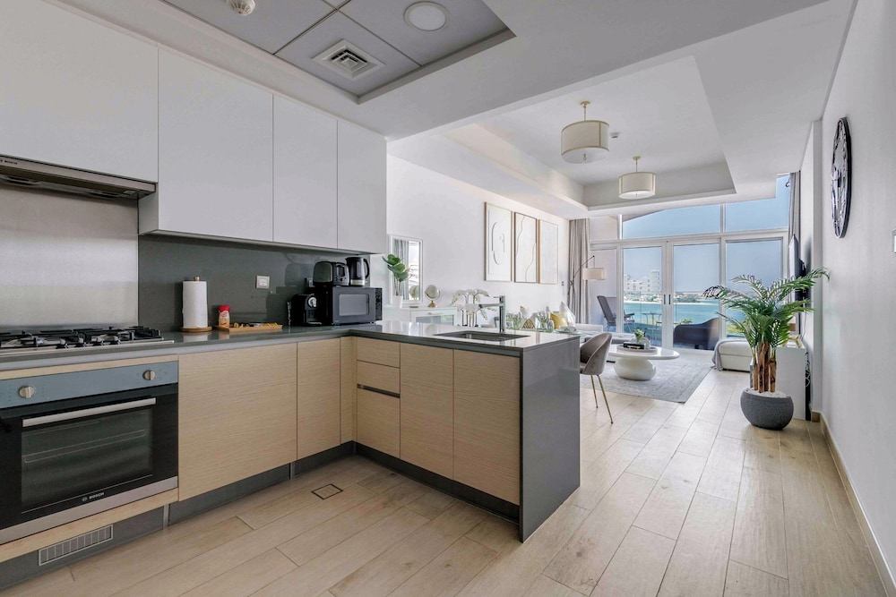 Globalstay Luxury Azizi Mina Beachfront