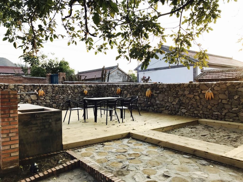Yuanxiangli Sansi Inn