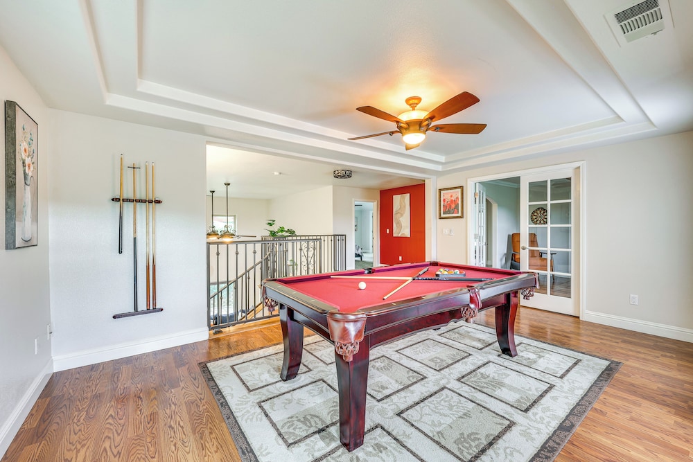 Hot Tub, Games & Sports: Luxury Yosemite Escape