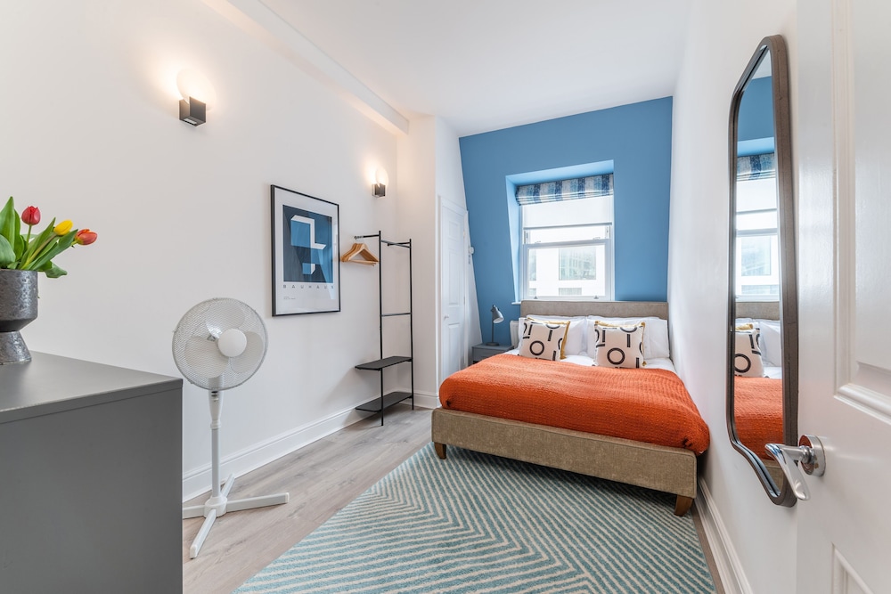 140 Minories
