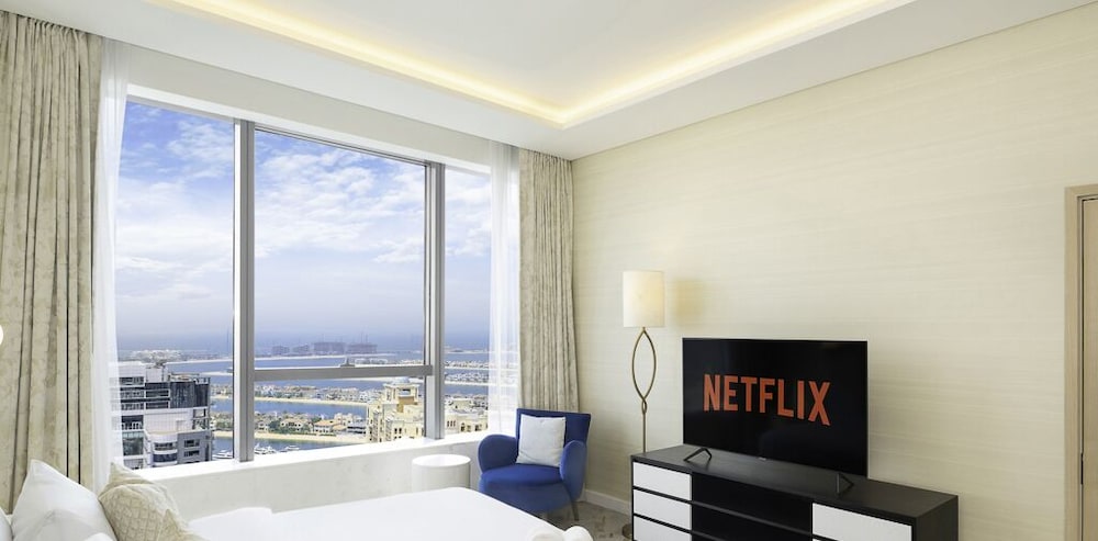 LUX Iconic Views at Palm Tower Suite 1