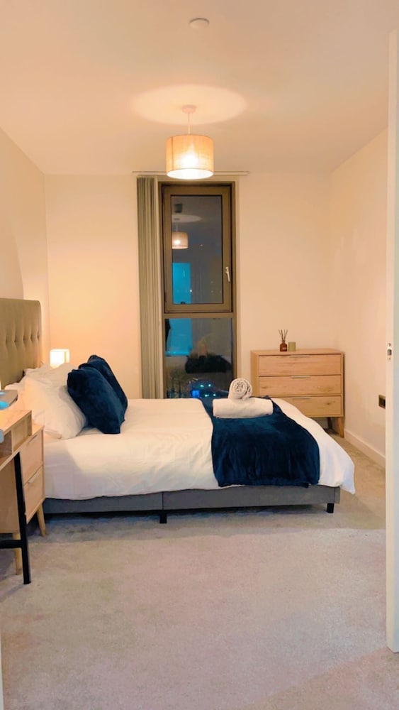 Luxury Spa Apartment Manchester City Centre view 2