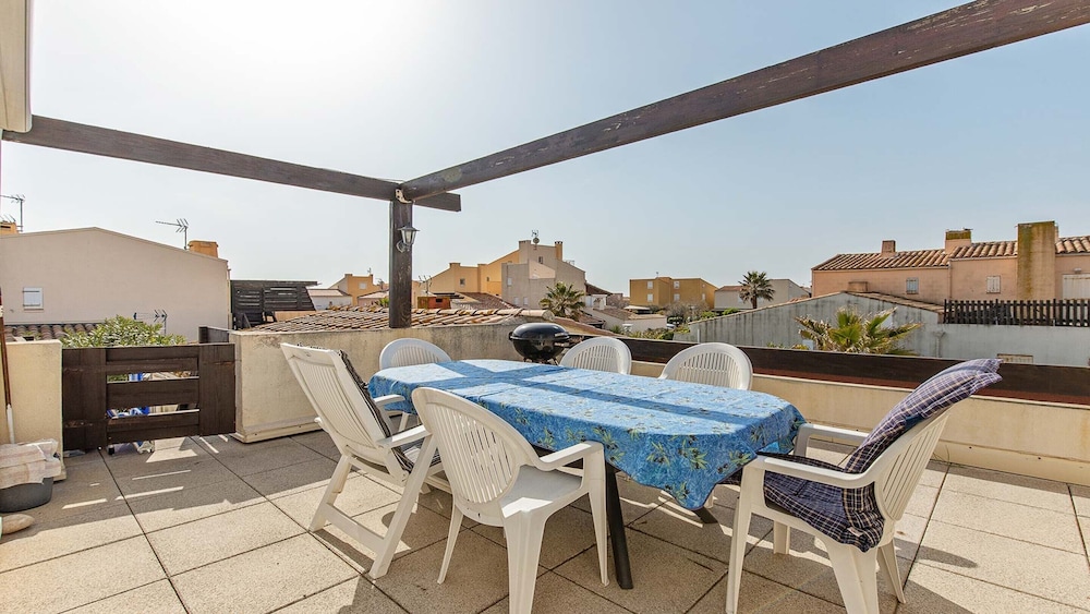 Seaside Family Apartment in Agde
