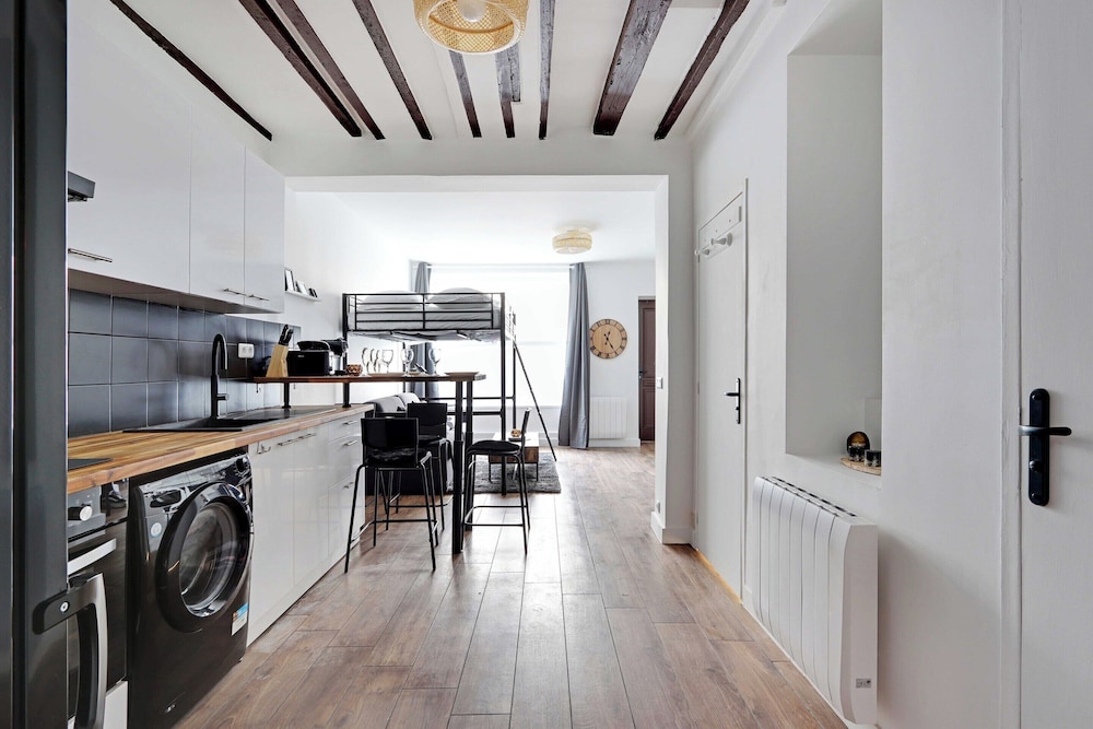 Spacious Studio in Cute Neighborhood