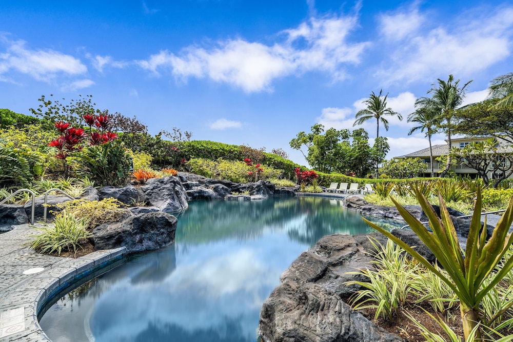 Waikoloa Beach S E33 2 Bedroom Condo by RedAwning