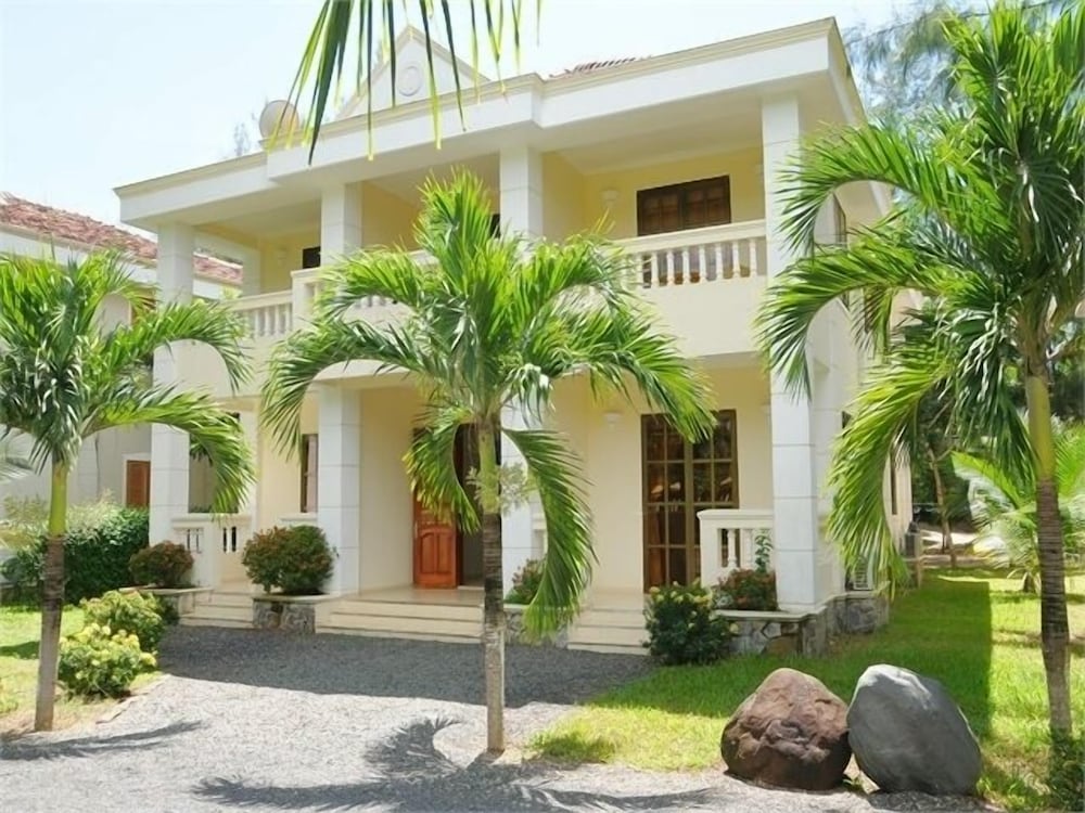 River Ray Estates