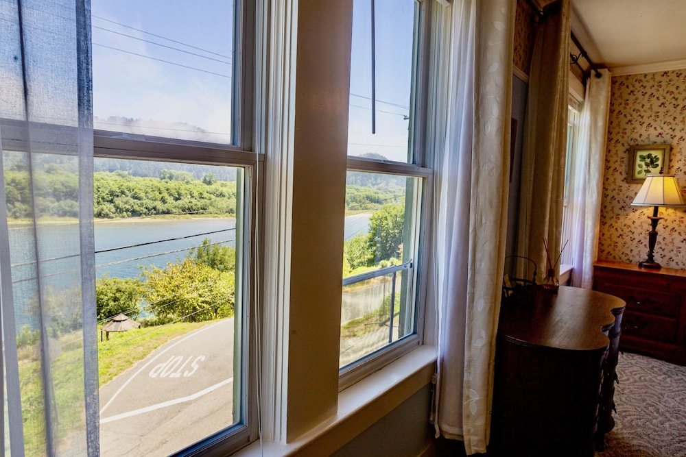 The Historic Requa Inn