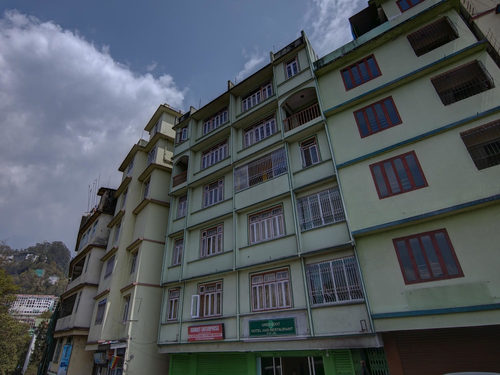 OYO 13465 Greendot Hotel
