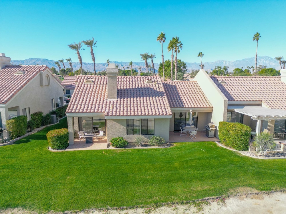 Charming Condo With Golf Course View