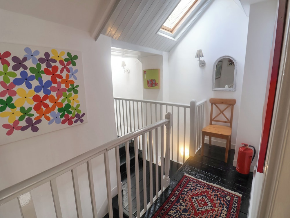 Coombe Street Cottage