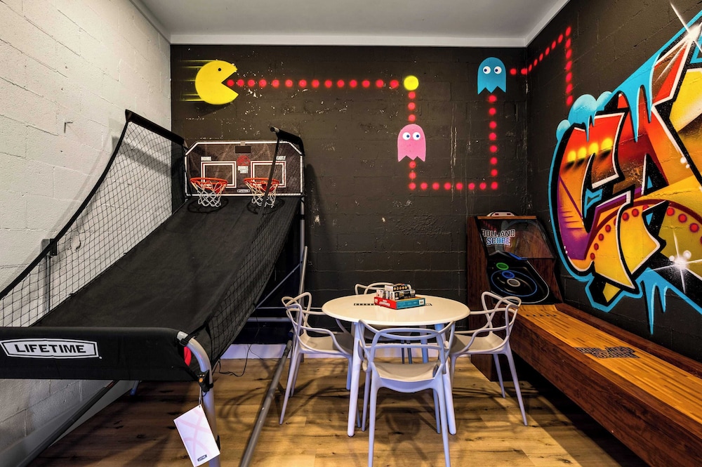 Firefly Mountain Suites Sleeps 36 Indoor Pool, Hot Tub, Game Room, Playground