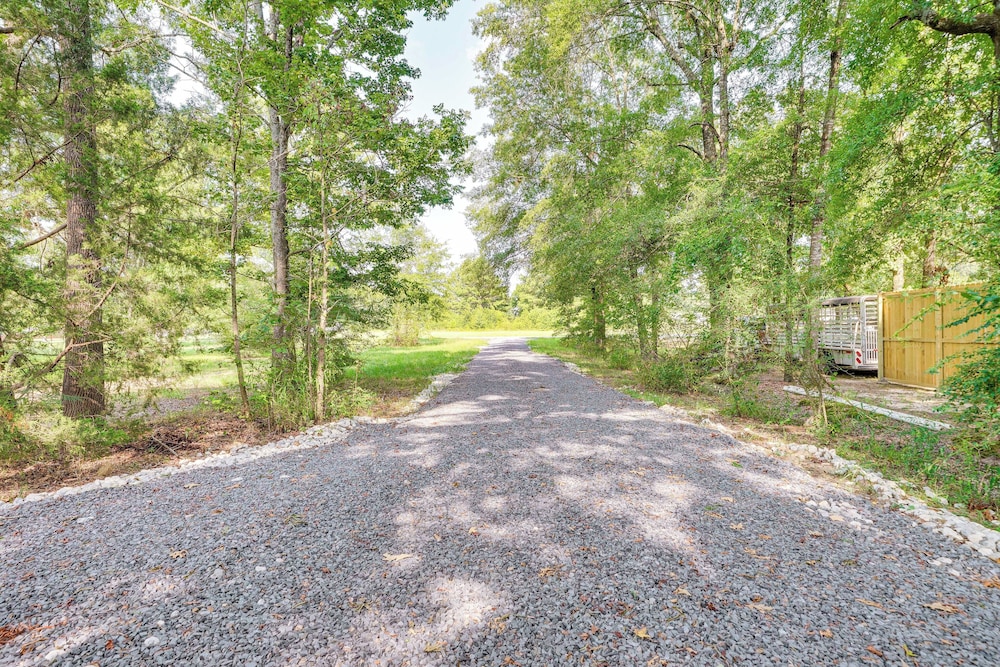 Couples Cabin in Broken Bow ~ 5 Mi to Downtown!