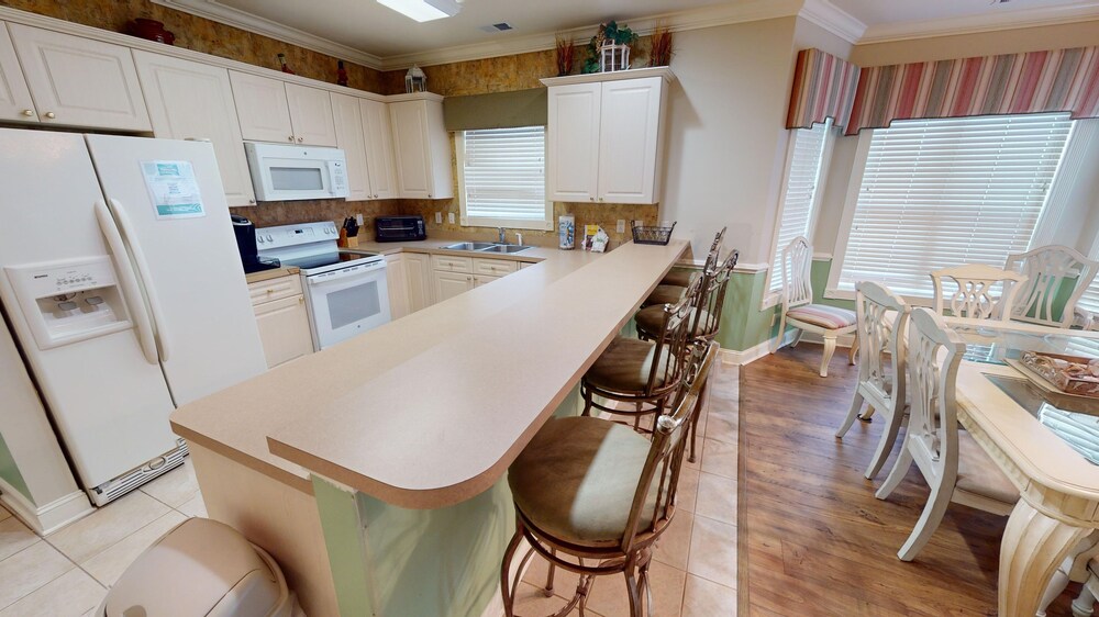 Magnolia Pointe Luster Leaf 4886-101 3 Bedroom Condo