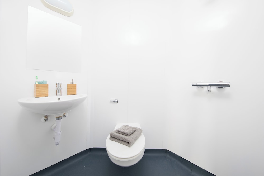 Student Only Ensuite Room in Apt London