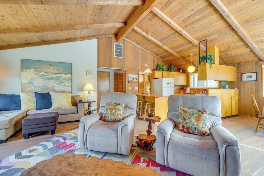 1/8 Mi to Neskowin Beach! Cozy Oregon Coast Home