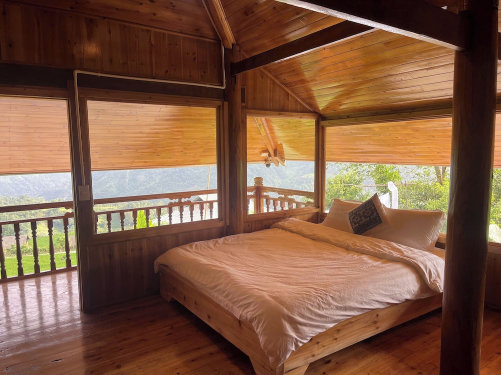 Bees Homestay Sapa & Trekking