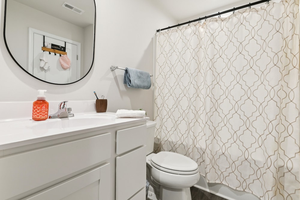 Modern Downtown Retreat Near Swamp Rabbit Trail 4 Bedroom Townhouse