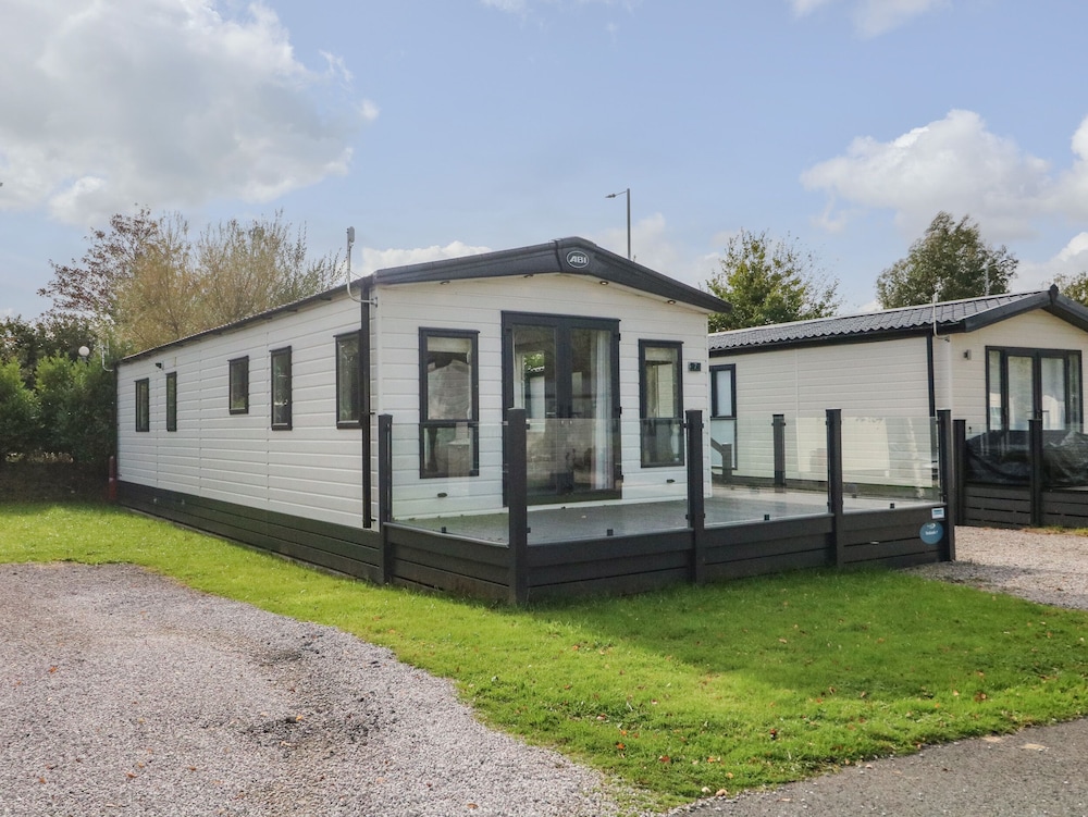 Lilac Lodge