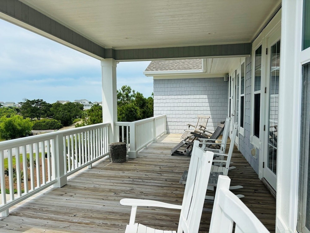 Gray Goose 5 Bedroom Home by RedAwning