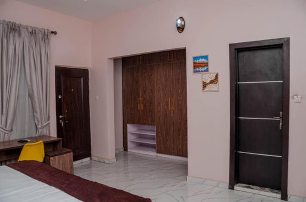 Stunning 3-bed House in Sapele view 3