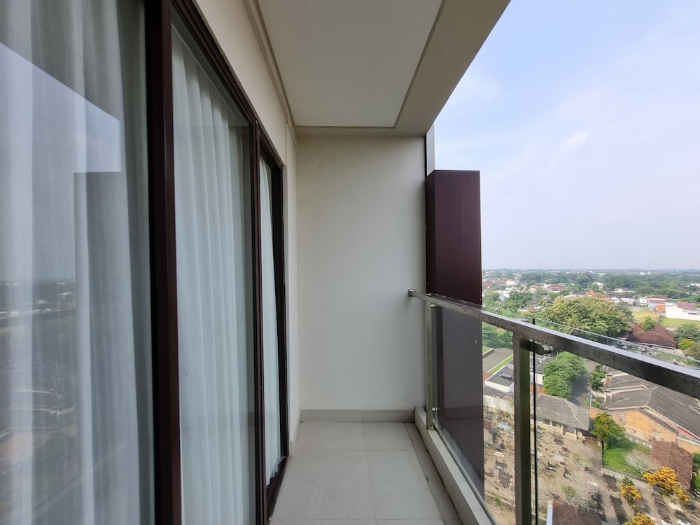 Well Furnished 1Br At Patraland Amarta Apartment