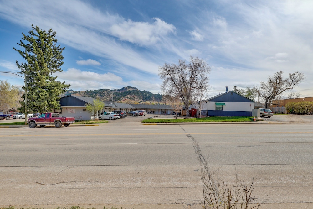 2 Mi to Black Hills Natl Forest: Convenient Pad!