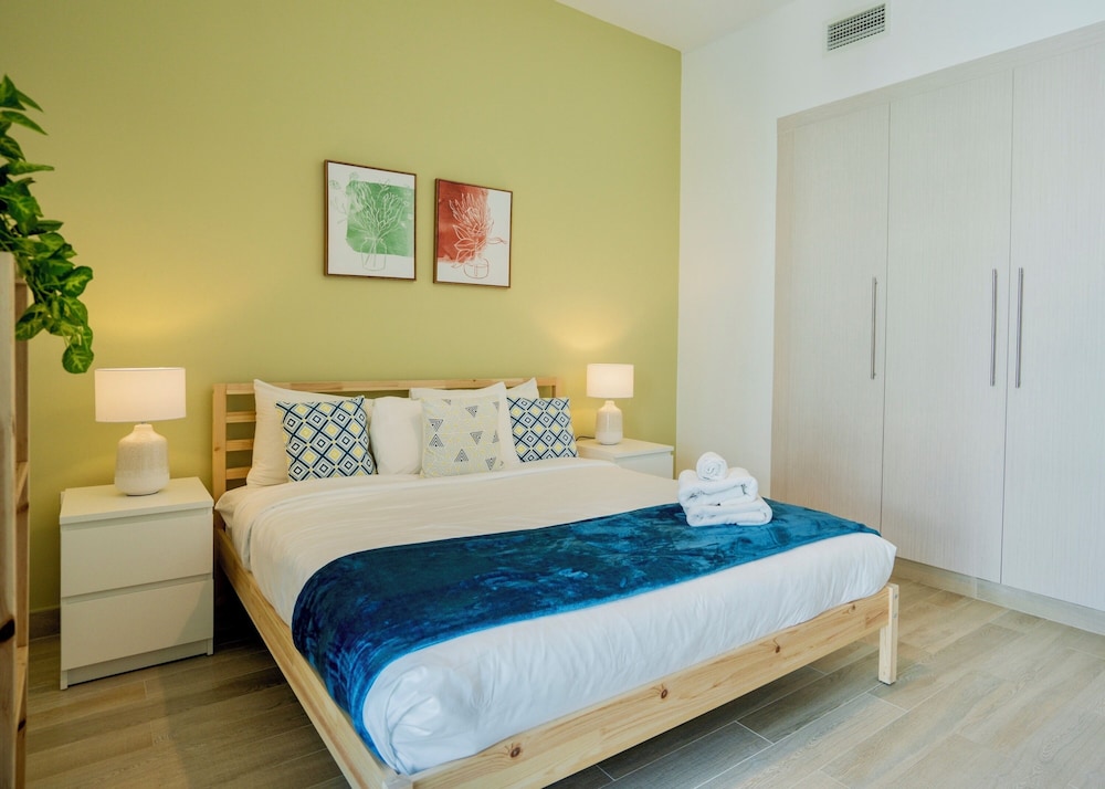 Maison Privee - Modern Yas Island Escape w/ Peaceful Canal Views