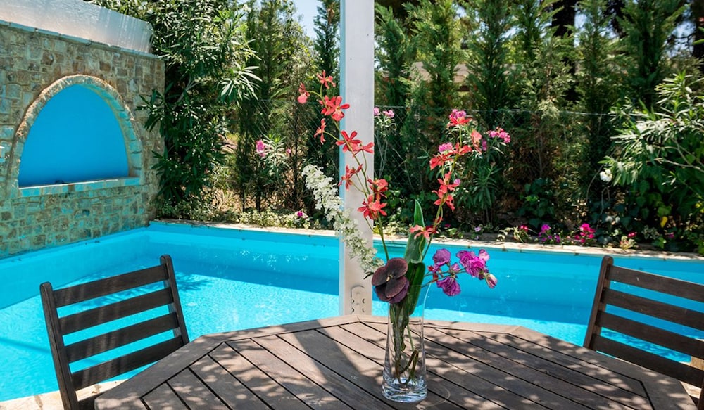 Maria Elena Villas