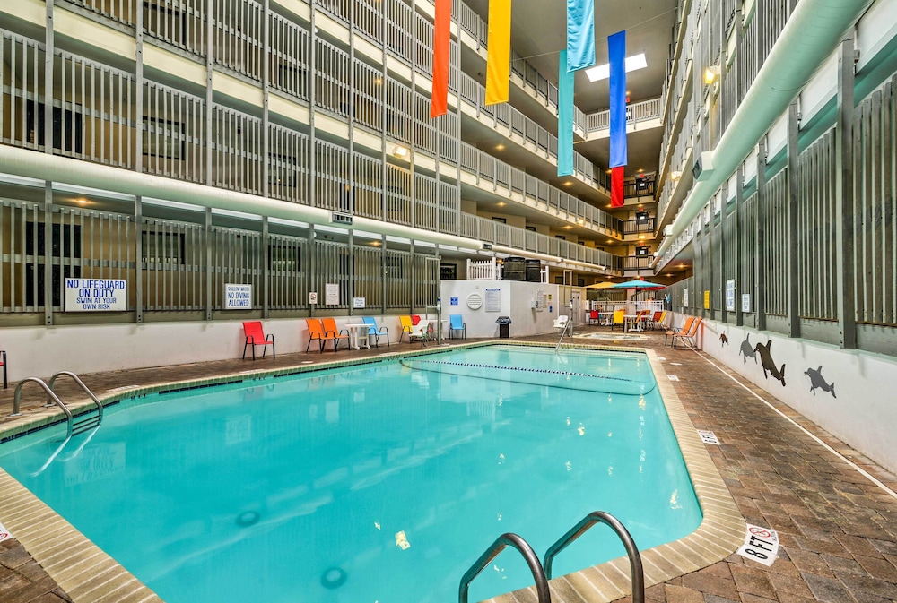 6th-floor Oceanfront Myrtle Beach Condo w/ Balcony