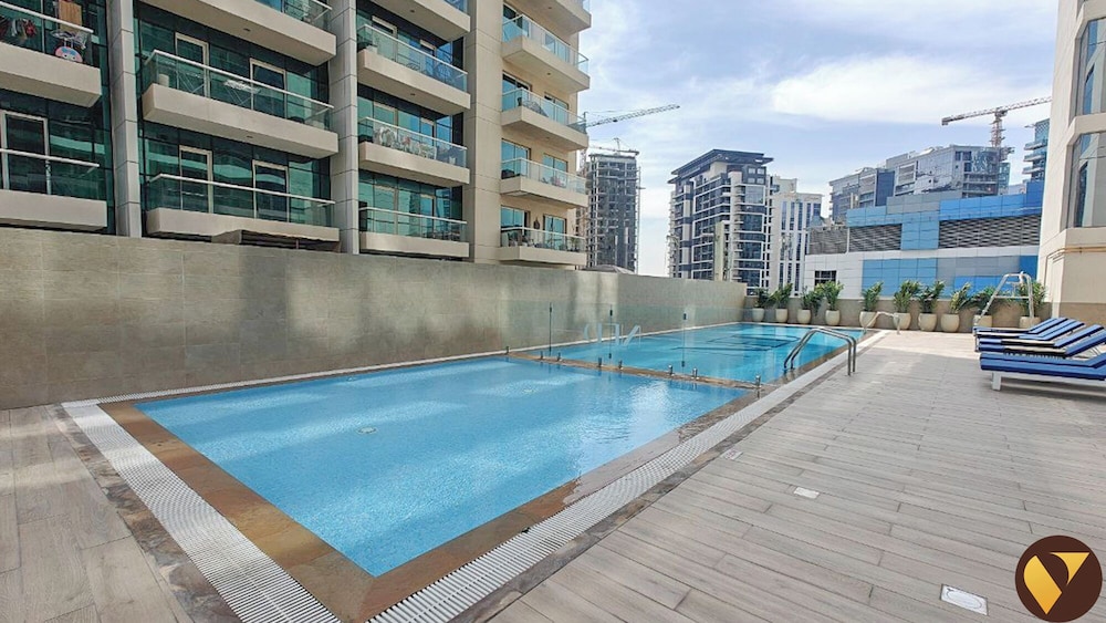 Elegant 2BR Canal View Near Dubai Mall