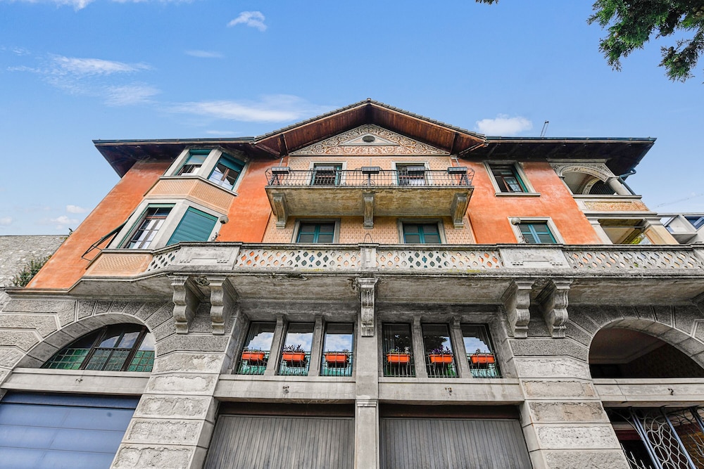 Villa Matilde Lake Front