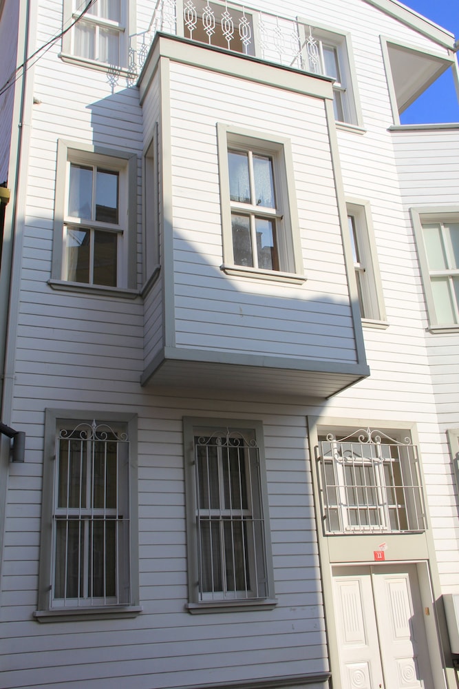 Jasmine Daire - Image 5