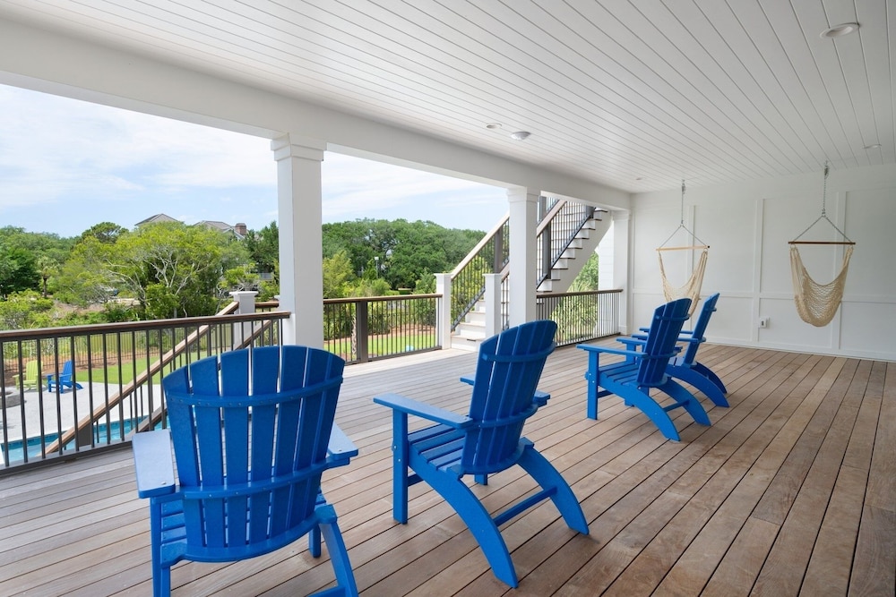 Cornfed Pelican 9 Bedroom Home