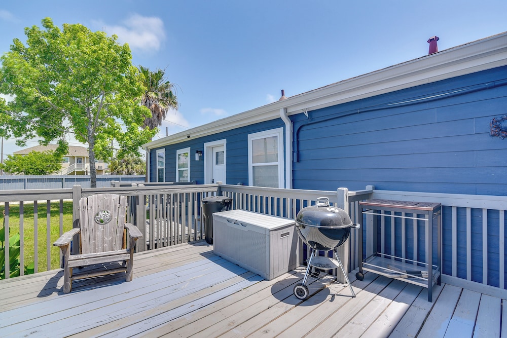 Walk to The Strand: Home in Historic Galveston
