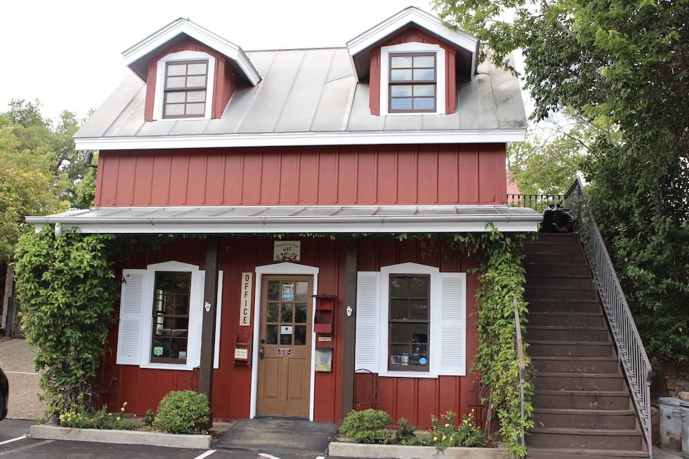 Hotel The Winchester Lodge - Image 1