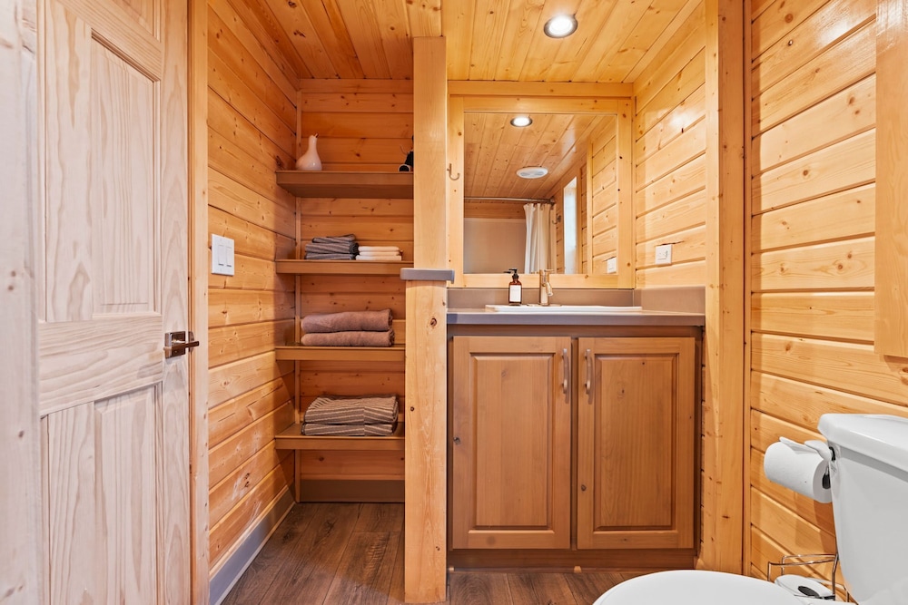 NEW Moondance Majestic Mini Cabin Cathedral Rock
