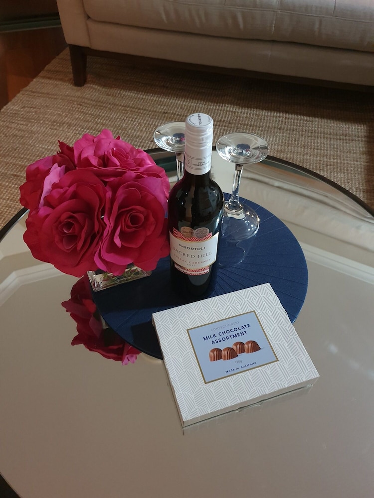 2BR Beautiful River Retreat Pool Wine Gym Netflix - Image 4